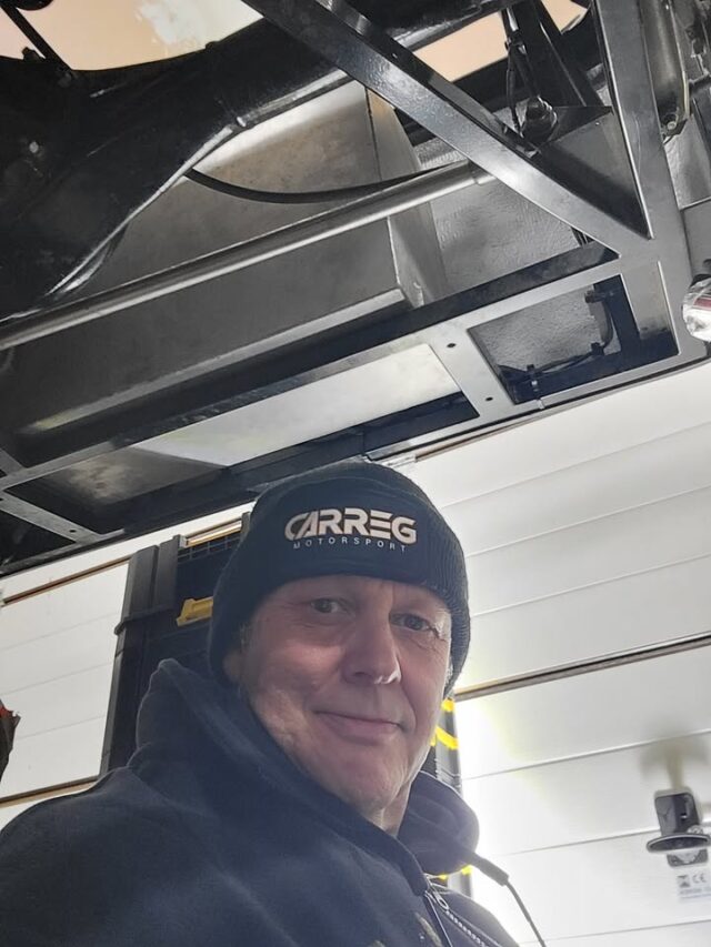 Back working on this this afternoon. Just finishing off the new chassis harness. There's a little bit of snagging (stalks for dip and main beam ground the relays but I've got them setup for a positive trigger - easy enough fix). Indicators are super fast as they are all LED and the flasher unit is old school. I'll either change the flasher unit or pop some resistors in somewhere.